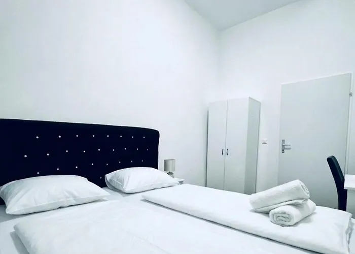 Spacious 5br Living Near Atzgersdorf Station Вена