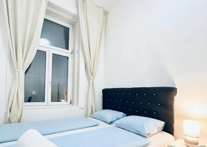 Spacious 5br Living Near Atzgersdorf Station Апартаменты Вена