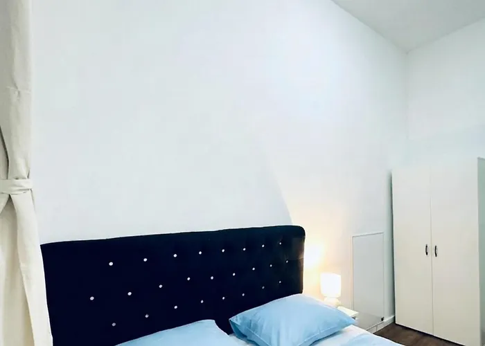 Апартаменты Spacious 5br Living Near Atzgersdorf Station