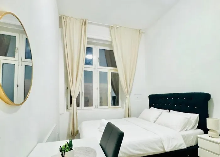 Апартаменты Spacious 5br Living Near Atzgersdorf Station
