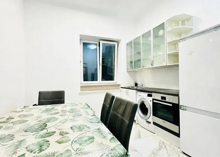 Spacious 5br Living Near Atzgersdorf Station *