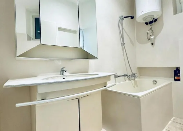 Spacious 5br Living Near Atzgersdorf Station Апартаменты