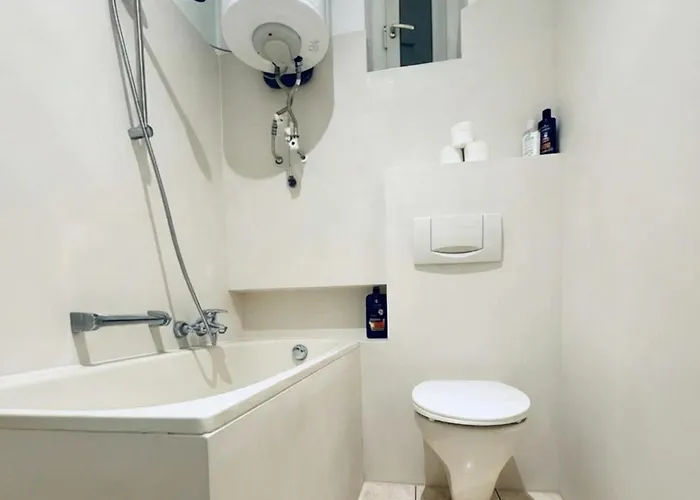 Spacious 5br Living Near Atzgersdorf Station Апартаменты *